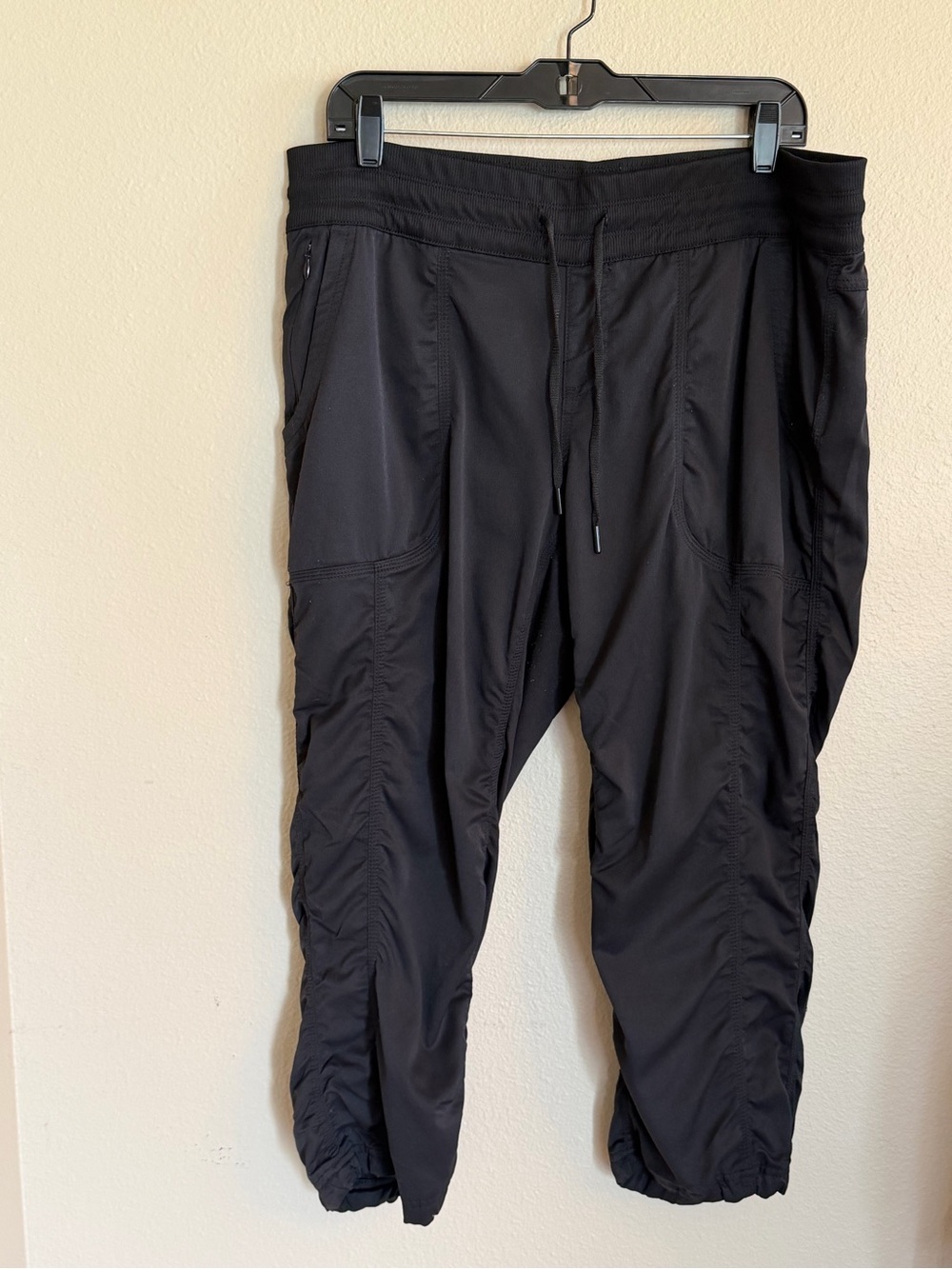 The North Face Black Women's Cropped Drawstring Joggers Size XL